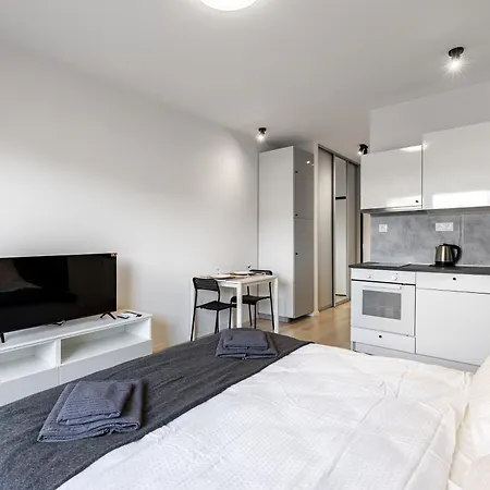 Slnecnice With Parking 24 Hour Check In * Μπρατισλάβα