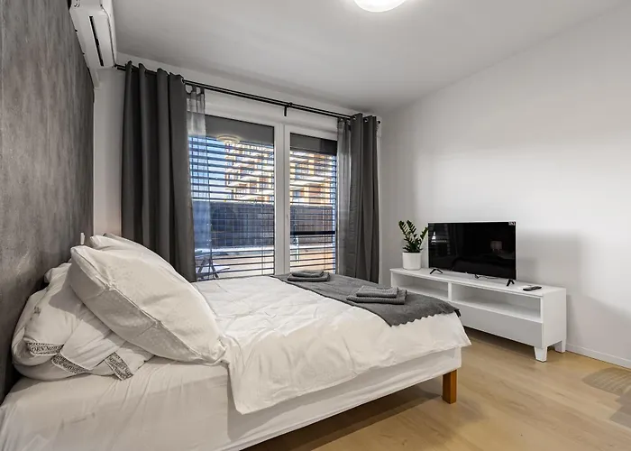 Slnecnice With Parking 24 Hour Check In