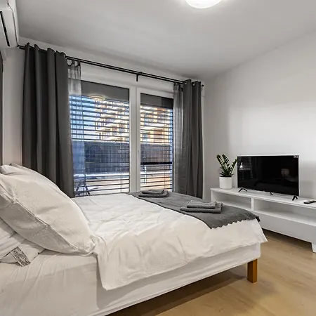 Slnecnice With Parking 24 Hour Check In